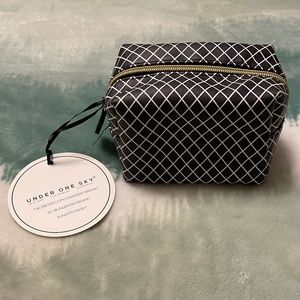 🖤🤍 Under One Sky Makeup Pouch 🤍🖤